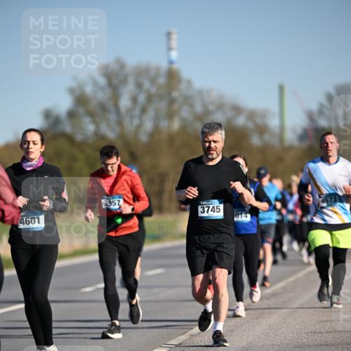 06.04.2025 - 44. Internationalen Wilhelmsburger Insellauf Dr. Thomas Lammeyer http://msf.ph/oto/7554556 06.04.2025 09:29:47 Laufen 3957, 4601, 3745, 4573, 014 meine-sportfotos.de