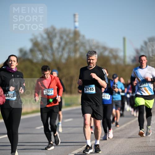 06.04.2025 - 44. Internationalen Wilhelmsburger Insellauf Dr. Thomas Lammeyer http://msf.ph/oto/7554558 06.04.2025 09:29:47 Laufen 3745, 3957, 4601, 3014, 4573 meine-sportfotos.de