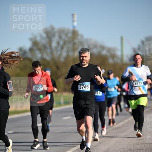 06.04.2025 - 44. Internationalen Wilhelmsburger Insellauf Dr. Thomas Lammeyer http://msf.ph/oto/7554562 06.04.2025 09:29:48 Laufen 2957, 3745, 014, 4573 meine-sportfotos.de