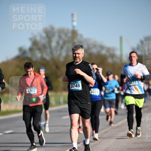 06.04.2025 - 44. Internationalen Wilhelmsburger Insellauf Dr. Thomas Lammeyer http://msf.ph/oto/7554566 06.04.2025 09:29:48 Laufen 2957, 3745, 3014 meine-sportfotos.de