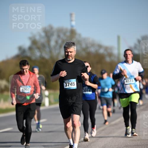 06.04.2025 - 44. Internationalen Wilhelmsburger Insellauf Dr. Thomas Lammeyer http://msf.ph/oto/7554570 06.04.2025 09:29:48 Laufen 3957, 3745, 4573 meine-sportfotos.de