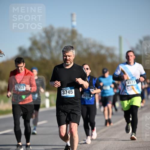 06.04.2025 - 44. Internationalen Wilhelmsburger Insellauf Dr. Thomas Lammeyer http://msf.ph/oto/7554572 06.04.2025 09:29:49 Laufen 29577, 3745, 3014, 4573 meine-sportfotos.de