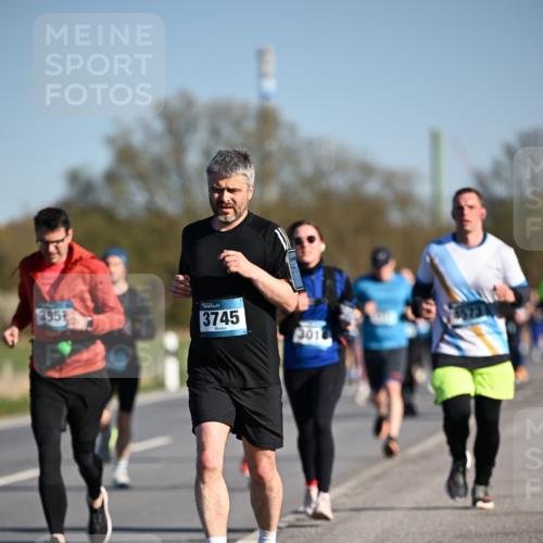 06.04.2025 - 44. Internationalen Wilhelmsburger Insellauf Dr. Thomas Lammeyer http://msf.ph/oto/7554574 06.04.2025 09:29:49 Laufen 295, 3745, 301 meine-sportfotos.de