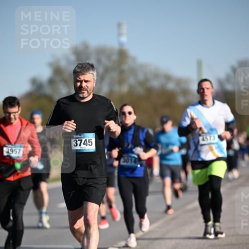06.04.2025 - 44. Internationalen Wilhelmsburger Insellauf Dr. Thomas Lammeyer http://msf.ph/oto/7554576 06.04.2025 09:29:49 Laufen 3957, 3745, 3014, 4573 meine-sportfotos.de