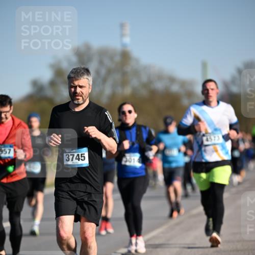 06.04.2025 - 44. Internationalen Wilhelmsburger Insellauf Dr. Thomas Lammeyer http://msf.ph/oto/7554578 06.04.2025 09:29:49 Laufen 957, 3745, 9014, 4573 meine-sportfotos.de