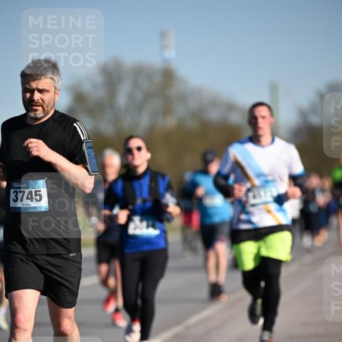 06.04.2025 - 44. Internationalen Wilhelmsburger Insellauf Dr. Thomas Lammeyer http://msf.ph/oto/7554591 06.04.2025 09:29:50 Laufen 3745, 350 meine-sportfotos.de