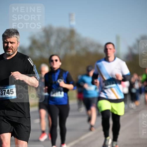 06.04.2025 - 44. Internationalen Wilhelmsburger Insellauf Dr. Thomas Lammeyer http://msf.ph/oto/7554593 06.04.2025 09:29:50 Laufen 3745 meine-sportfotos.de
