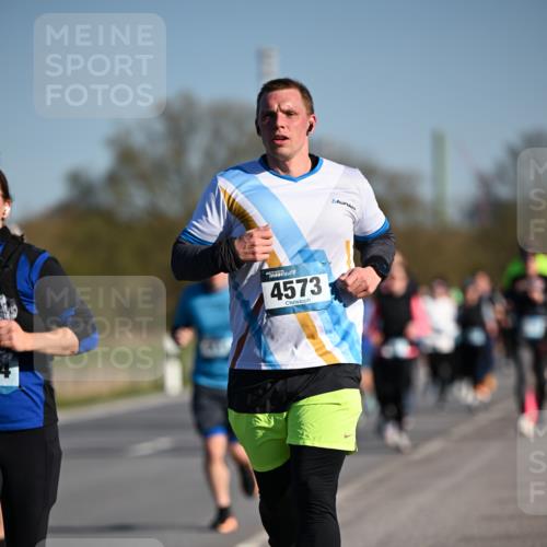 06.04.2025 - 44. Internationalen Wilhelmsburger Insellauf Dr. Thomas Lammeyer http://msf.ph/oto/7554616 06.04.2025 09:29:52 Laufen 4573 meine-sportfotos.de