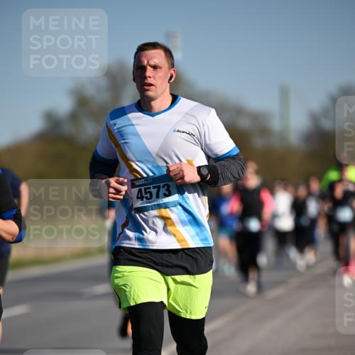 06.04.2025 - 44. Internationalen Wilhelmsburger Insellauf Dr. Thomas Lammeyer http://msf.ph/oto/7554622 06.04.2025 09:29:53 Laufen 4573 meine-sportfotos.de