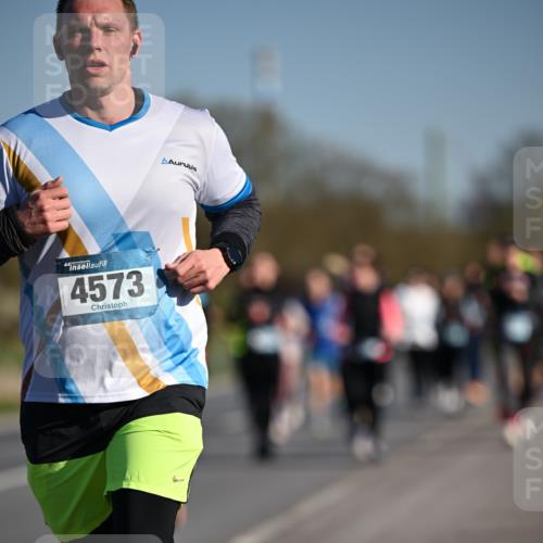 06.04.2025 - 44. Internationalen Wilhelmsburger Insellauf Dr. Thomas Lammeyer http://msf.ph/oto/7554633 06.04.2025 09:29:54 Laufen 44, 4573 meine-sportfotos.de