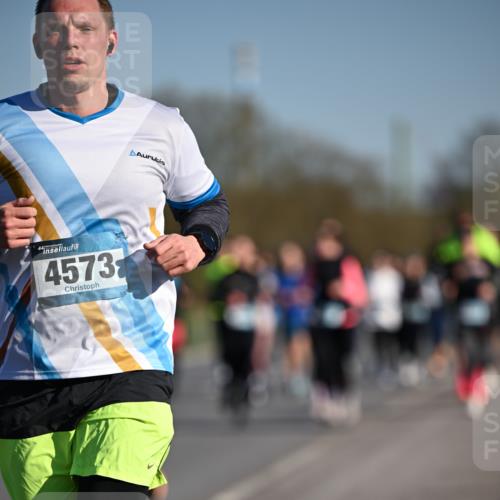 06.04.2025 - 44. Internationalen Wilhelmsburger Insellauf Dr. Thomas Lammeyer http://msf.ph/oto/7554635 06.04.2025 09:29:54 Laufen 4573 meine-sportfotos.de