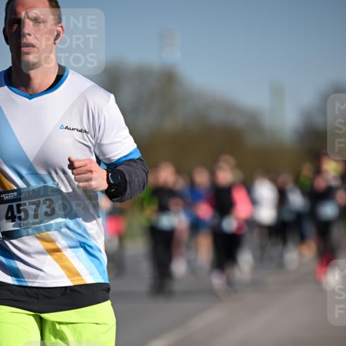 06.04.2025 - 44. Internationalen Wilhelmsburger Insellauf Dr. Thomas Lammeyer http://msf.ph/oto/7554637 06.04.2025 09:29:54 Laufen 4573 meine-sportfotos.de