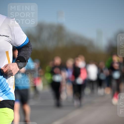 06.04.2025 - 44. Internationalen Wilhelmsburger Insellauf Dr. Thomas Lammeyer http://msf.ph/oto/7554642 06.04.2025 09:29:54 Laufen  meine-sportfotos.de