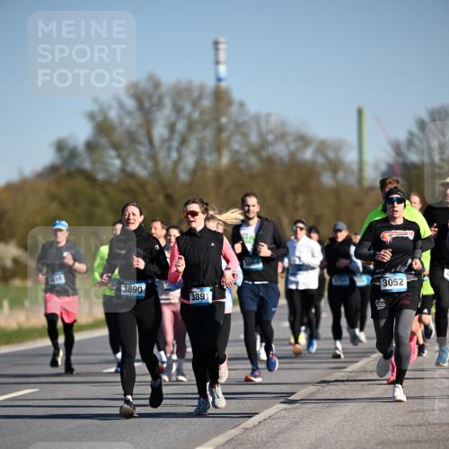 06.04.2025 - 44. Internationalen Wilhelmsburger Insellauf Dr. Thomas Lammeyer http://msf.ph/oto/7554652 06.04.2025 09:29:56 Laufen 3890, 3891, 5064, 3052 meine-sportfotos.de