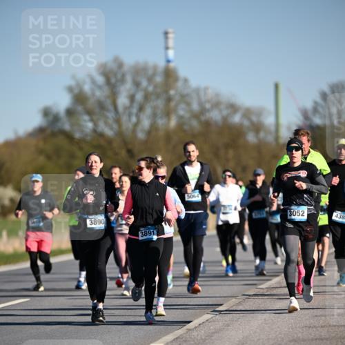 06.04.2025 - 44. Internationalen Wilhelmsburger Insellauf Dr. Thomas Lammeyer http://msf.ph/oto/7554656 06.04.2025 09:29:56 Laufen 3890, 3891, 5064, 3052, 4380 meine-sportfotos.de