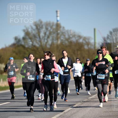 06.04.2025 - 44. Internationalen Wilhelmsburger Insellauf Dr. Thomas Lammeyer http://msf.ph/oto/7554659 06.04.2025 09:29:56 Laufen 16, 3418, 3890, 3891, 3052, 438 meine-sportfotos.de