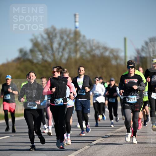 06.04.2025 - 44. Internationalen Wilhelmsburger Insellauf Dr. Thomas Lammeyer http://msf.ph/oto/7554665 06.04.2025 09:29:57 Laufen 16, 3890, 3891, 5064, 3052, 43 meine-sportfotos.de
