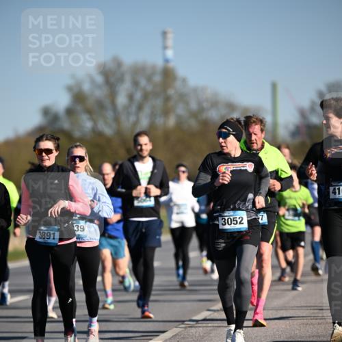 06.04.2025 - 44. Internationalen Wilhelmsburger Insellauf Dr. Thomas Lammeyer http://msf.ph/oto/7554688 06.04.2025 09:29:59 Laufen 3891, 39, 3052, 410 meine-sportfotos.de