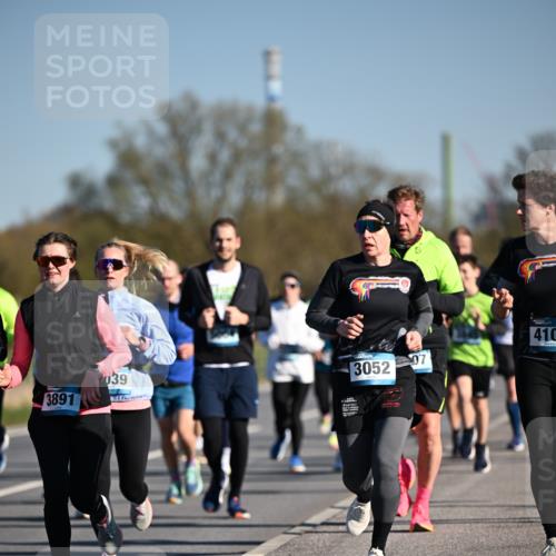 06.04.2025 - 44. Internationalen Wilhelmsburger Insellauf Dr. Thomas Lammeyer http://msf.ph/oto/7554690 06.04.2025 09:29:59 Laufen 3052, 07, 3891, 039, 410 meine-sportfotos.de