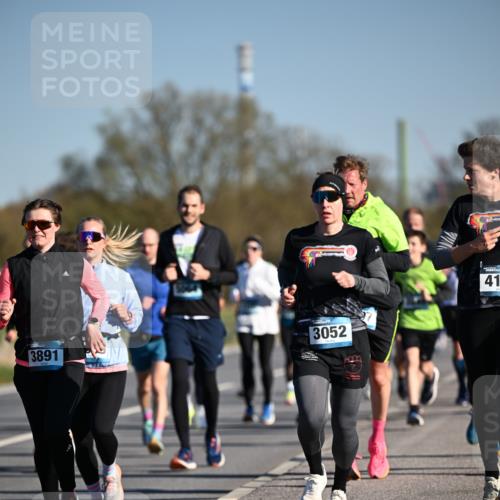 06.04.2025 - 44. Internationalen Wilhelmsburger Insellauf Dr. Thomas Lammeyer http://msf.ph/oto/7554692 06.04.2025 09:29:59 Laufen 3891, 3052, 41 meine-sportfotos.de
