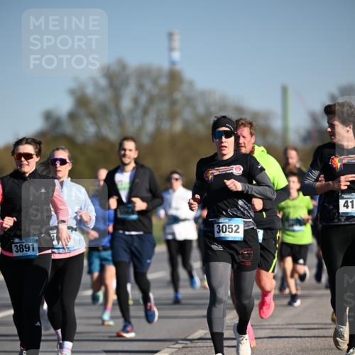 06.04.2025 - 44. Internationalen Wilhelmsburger Insellauf Dr. Thomas Lammeyer http://msf.ph/oto/7554694 06.04.2025 09:29:59 Laufen 3891, 3052, 41 meine-sportfotos.de