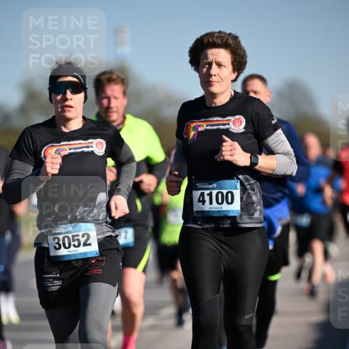 06.04.2025 - 44. Internationalen Wilhelmsburger Insellauf Dr. Thomas Lammeyer http://msf.ph/oto/7554711 06.04.2025 09:30:01 Laufen 3052, 100, 4100 meine-sportfotos.de