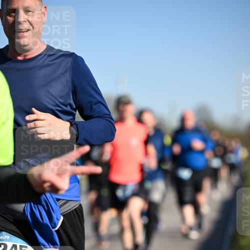 06.04.2025 - 44. Internationalen Wilhelmsburger Insellauf Dr. Thomas Lammeyer http://msf.ph/oto/7554737 06.04.2025 09:30:05 Laufen 245 meine-sportfotos.de