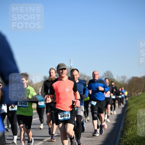 06.04.2025 - 44. Internationalen Wilhelmsburger Insellauf Dr. Thomas Lammeyer http://msf.ph/oto/7554739 06.04.2025 09:30:06 Laufen 3845, 4499, 173 meine-sportfotos.de
