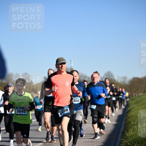 06.04.2025 - 44. Internationalen Wilhelmsburger Insellauf Dr. Thomas Lammeyer http://msf.ph/oto/7554742 06.04.2025 09:30:06 Laufen 3845, 4499, 866 meine-sportfotos.de
