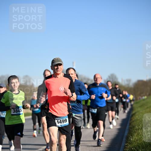 06.04.2025 - 44. Internationalen Wilhelmsburger Insellauf Dr. Thomas Lammeyer http://msf.ph/oto/7554746 06.04.2025 09:30:06 Laufen 3751, 3845, 4499 meine-sportfotos.de