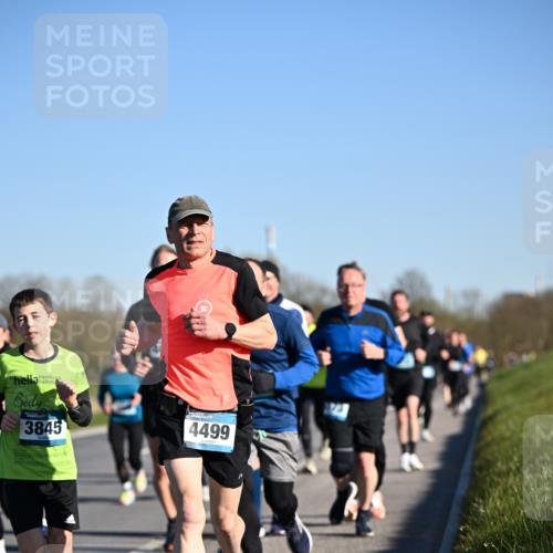 06.04.2025 - 44. Internationalen Wilhelmsburger Insellauf Dr. Thomas Lammeyer http://msf.ph/oto/7554748 06.04.2025 09:30:06 Laufen 3845, 4499 meine-sportfotos.de