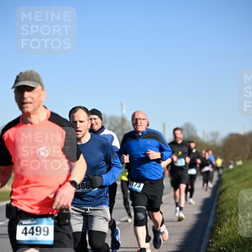 06.04.2025 - 44. Internationalen Wilhelmsburger Insellauf Dr. Thomas Lammeyer http://msf.ph/oto/7554759 06.04.2025 09:30:07 Laufen 4499, 386 meine-sportfotos.de