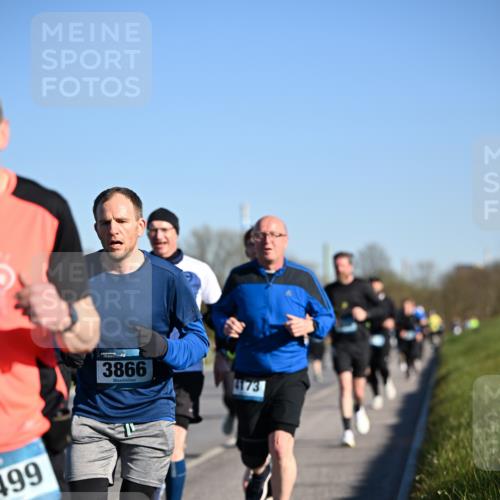 06.04.2025 - 44. Internationalen Wilhelmsburger Insellauf Dr. Thomas Lammeyer http://msf.ph/oto/7554765 06.04.2025 09:30:07 Laufen 199, 3866, 4173 meine-sportfotos.de