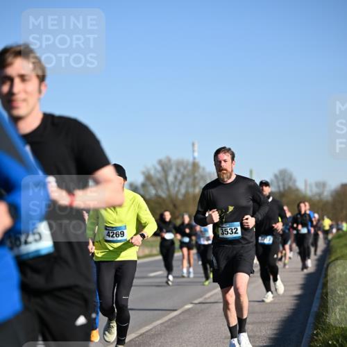 06.04.2025 - 44. Internationalen Wilhelmsburger Insellauf Dr. Thomas Lammeyer http://msf.ph/oto/7554786 06.04.2025 09:30:10 Laufen 3625, 4269, 3532 meine-sportfotos.de