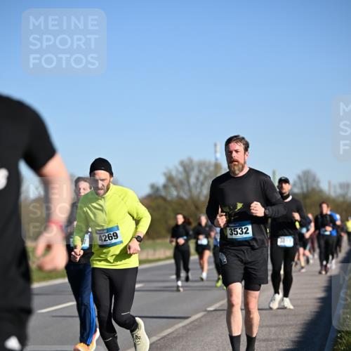 06.04.2025 - 44. Internationalen Wilhelmsburger Insellauf Dr. Thomas Lammeyer http://msf.ph/oto/7554792 06.04.2025 09:30:10 Laufen 4269, 3532, 3017 meine-sportfotos.de