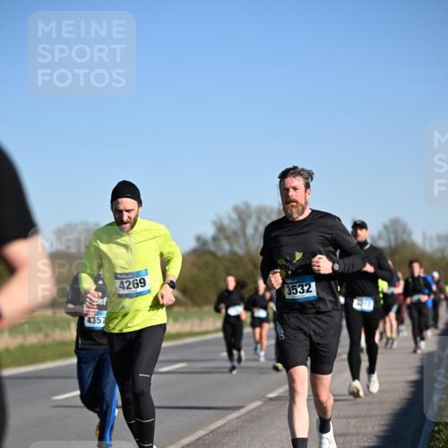 06.04.2025 - 44. Internationalen Wilhelmsburger Insellauf Dr. Thomas Lammeyer http://msf.ph/oto/7554794 06.04.2025 09:30:10 Laufen 4357, 4269, 3532 meine-sportfotos.de