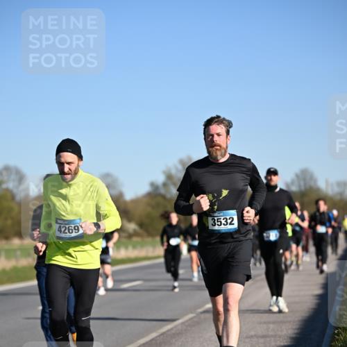 06.04.2025 - 44. Internationalen Wilhelmsburger Insellauf Dr. Thomas Lammeyer http://msf.ph/oto/7554796 06.04.2025 09:30:11 Laufen 4269, 3532 meine-sportfotos.de