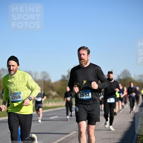 06.04.2025 - 44. Internationalen Wilhelmsburger Insellauf Dr. Thomas Lammeyer http://msf.ph/oto/7554801 06.04.2025 09:30:11 Laufen 4269, 3532 meine-sportfotos.de