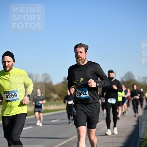 06.04.2025 - 44. Internationalen Wilhelmsburger Insellauf Dr. Thomas Lammeyer http://msf.ph/oto/7554803 06.04.2025 09:30:11 Laufen 4269, 3532 meine-sportfotos.de