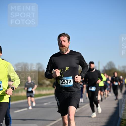 06.04.2025 - 44. Internationalen Wilhelmsburger Insellauf Dr. Thomas Lammeyer http://msf.ph/oto/7554807 06.04.2025 09:30:11 Laufen 3532 meine-sportfotos.de
