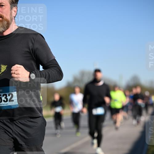 06.04.2025 - 44. Internationalen Wilhelmsburger Insellauf Dr. Thomas Lammeyer http://msf.ph/oto/7554819 06.04.2025 09:30:12 Laufen 532, 12 meine-sportfotos.de