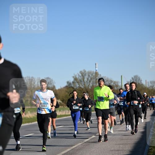06.04.2025 - 44. Internationalen Wilhelmsburger Insellauf Dr. Thomas Lammeyer http://msf.ph/oto/7554843 06.04.2025 09:30:15 Laufen 4063, 4194, 3918, 5204, 3960, 387 meine-sportfotos.de