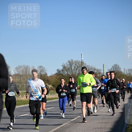 06.04.2025 - 44. Internationalen Wilhelmsburger Insellauf Dr. Thomas Lammeyer http://msf.ph/oto/7554845 06.04.2025 09:30:15 Laufen 4194, 4063, 3918, 5204, 3960, 4480 meine-sportfotos.de