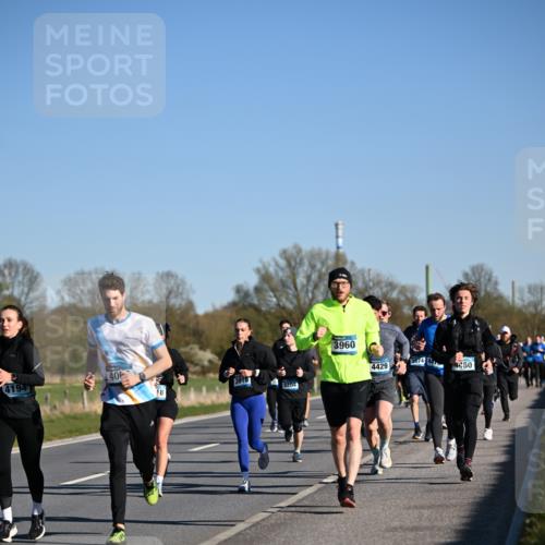06.04.2025 - 44. Internationalen Wilhelmsburger Insellauf Dr. Thomas Lammeyer http://msf.ph/oto/7554849 06.04.2025 09:30:15 Laufen 4194, 40, 18, 5204, 3960, 3874, 4429, 4480 meine-sportfotos.de