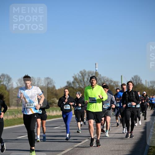 06.04.2025 - 44. Internationalen Wilhelmsburger Insellauf Dr. Thomas Lammeyer http://msf.ph/oto/7554854 06.04.2025 09:30:15 Laufen 4063, 18, 3918, 5204, 3960, 387, 4429, 8876 meine-sportfotos.de