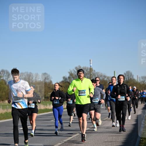 06.04.2025 - 44. Internationalen Wilhelmsburger Insellauf Dr. Thomas Lammeyer http://msf.ph/oto/7554860 06.04.2025 09:30:16 Laufen 4063, 3518, 3918, 5204, 3960, 4429, 4480 meine-sportfotos.de