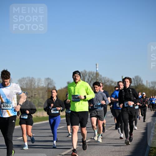 06.04.2025 - 44. Internationalen Wilhelmsburger Insellauf Dr. Thomas Lammeyer http://msf.ph/oto/7554864 06.04.2025 09:30:16 Laufen 4063, 3518, 391, 5204, 3960, 4429, 876 meine-sportfotos.de