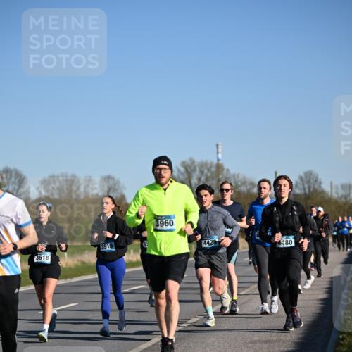 06.04.2025 - 44. Internationalen Wilhelmsburger Insellauf Dr. Thomas Lammeyer http://msf.ph/oto/7554869 06.04.2025 09:30:16 Laufen 3518, 3918, 52, 3960, 4429, 4480 meine-sportfotos.de