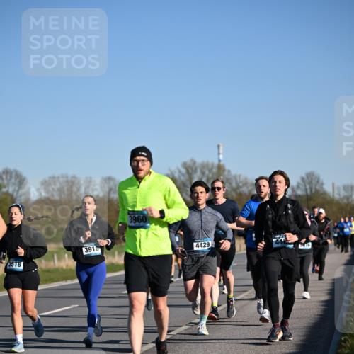 06.04.2025 - 44. Internationalen Wilhelmsburger Insellauf Dr. Thomas Lammeyer http://msf.ph/oto/7554875 06.04.2025 09:30:17 Laufen 3518, 3918, 3960, 4429, 9876 meine-sportfotos.de