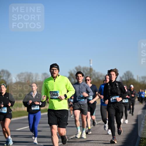 06.04.2025 - 44. Internationalen Wilhelmsburger Insellauf Dr. Thomas Lammeyer http://msf.ph/oto/7554877 06.04.2025 09:30:17 Laufen 3518, 3918, 3960, 442914, 448 meine-sportfotos.de